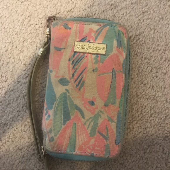 Lilly Pulitzer Handbags - 🤩Lilly Pulitzer wristlet🤩